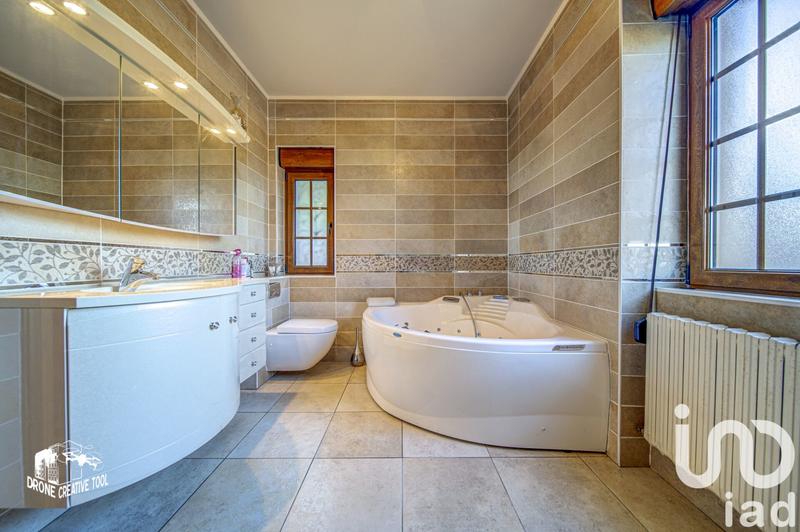 Maison - 251 m² - 8 pièces