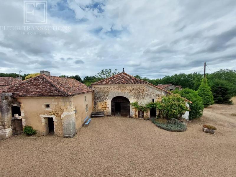 Maison - 390 m² - 16 pièces