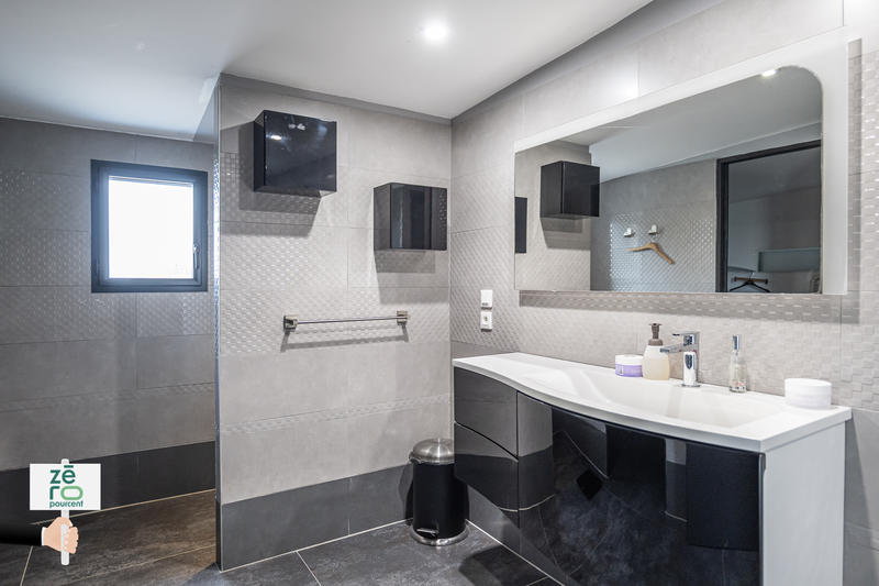 Maison - 280 m² - 7 pièces