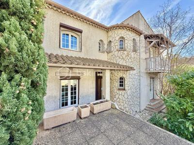 Maison traditionnelle - 144 m² - 5 pièces