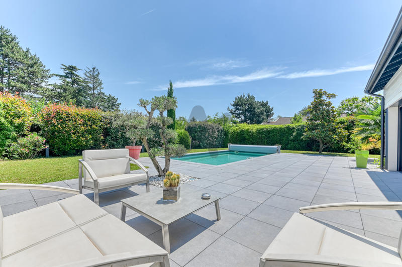 Maison - 217 m² - 6 pièces