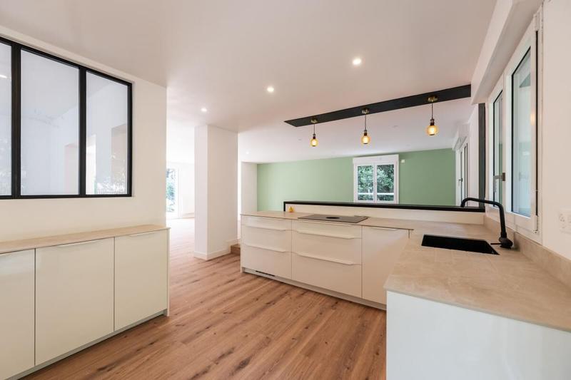 Maison - 261 m² - 7 pièces