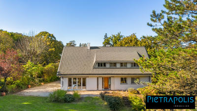 Maison - 250 m² - 8 pièces