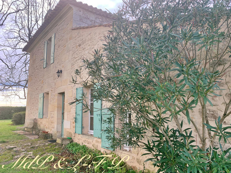 Maison - 247 m² - 9 pièces