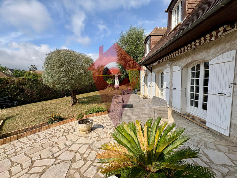 Maison - 233 m² - 8 pièces