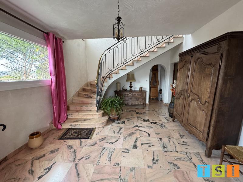 Maison - 217 m² - 7 pièces