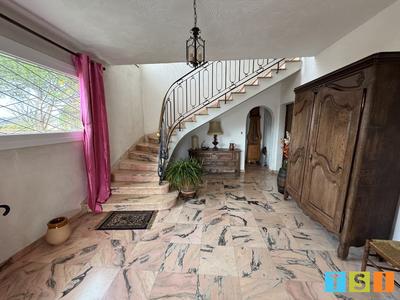 Maison - 217 m² - 7 pièces