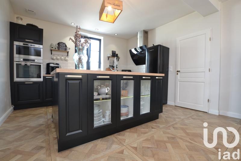 Maison - 240 m² - 7 pièces