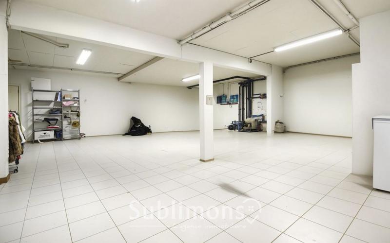 Maison - 305 m² - 6 pièces