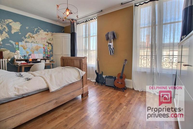 Propriété - 275 m² - 8 pièces