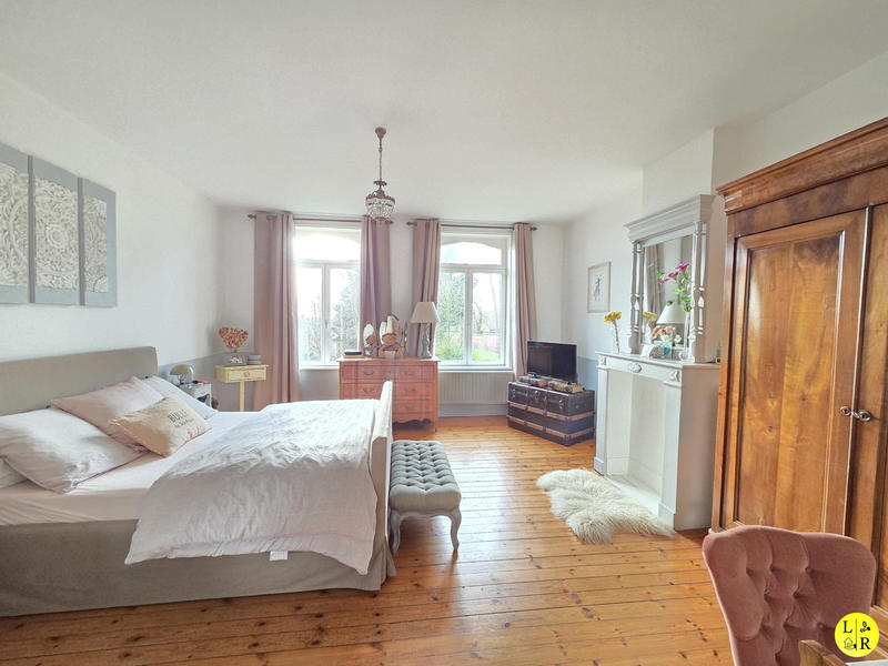 Maison - 327 m² - 10 pièces