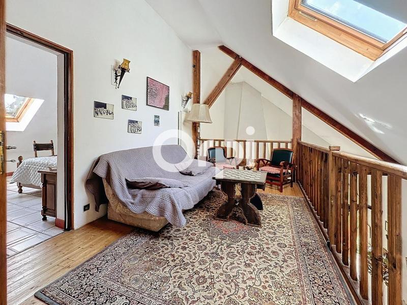 Maison - 220 m² - 6 pièces