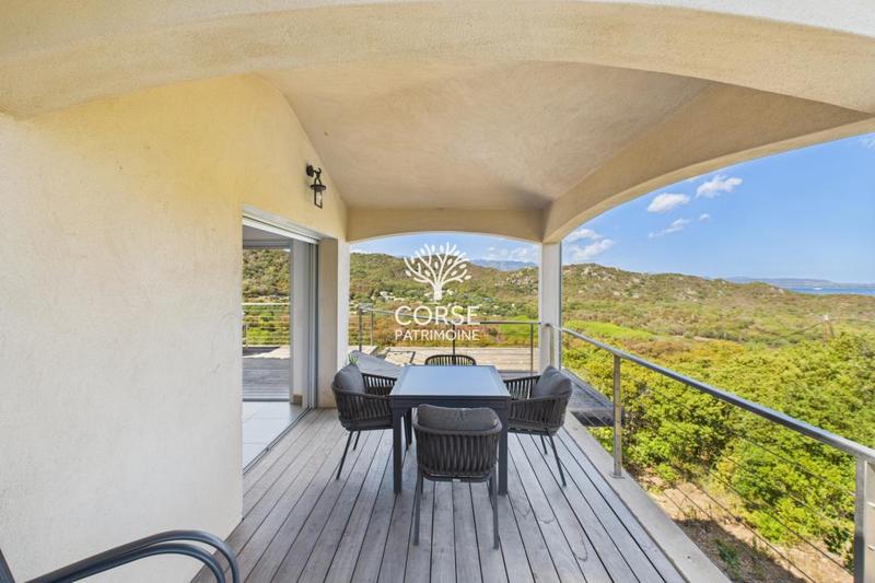 Villa - 220 m² - 8 pièces