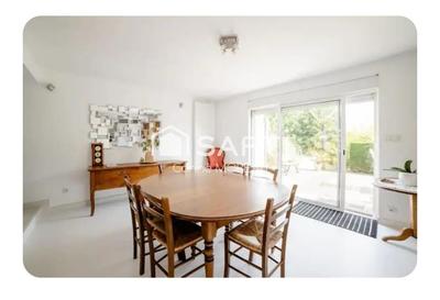 Maison - 211 m² - 9 pièces