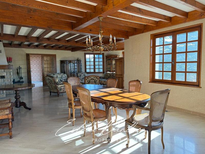 Maison - 193 m² - 8 pièces