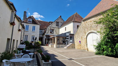 Fonds de commerce - 1 400 m²