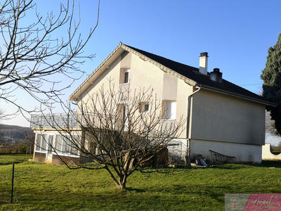 Maison - 227 m² - 9 pièces