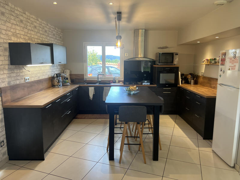 Maison - 180 m² - 8 pièces