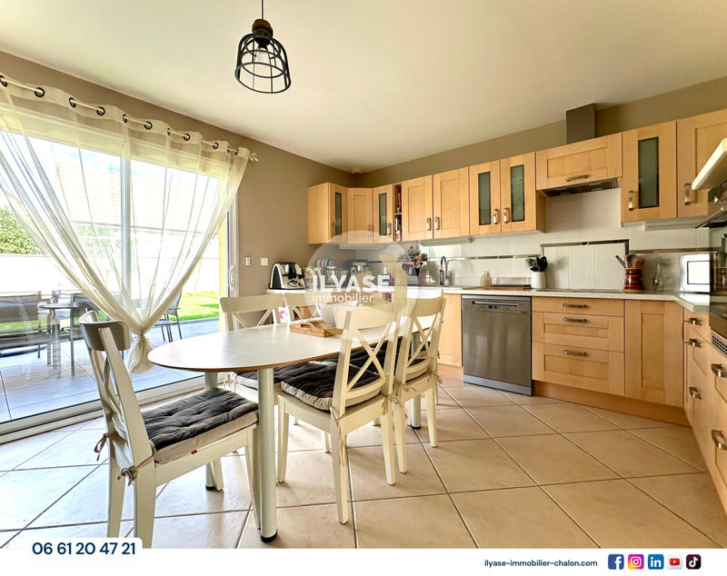 Maison - 220 m² - 5 pièces