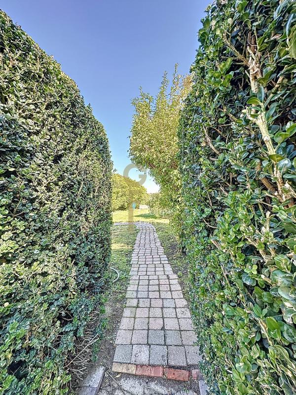 Maison - 410 m² - 12 pièces