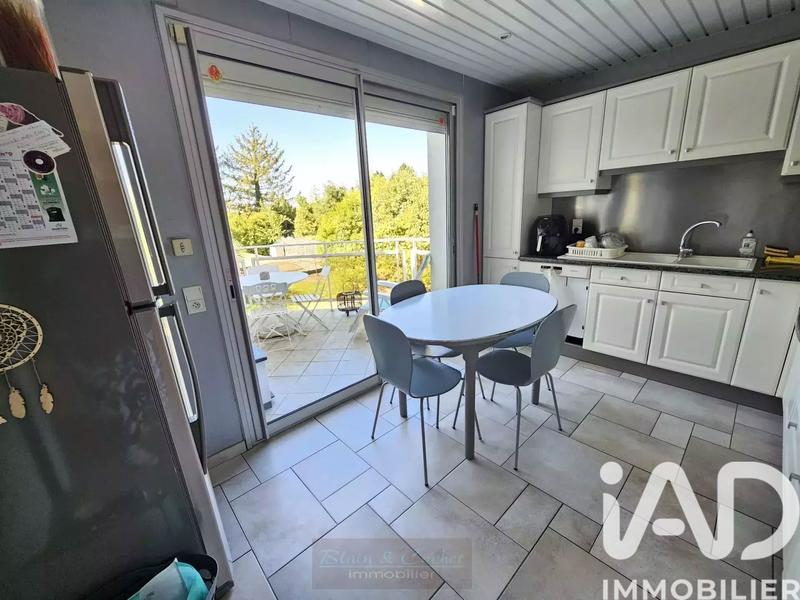 Maison - 215 m² - 9 pièces