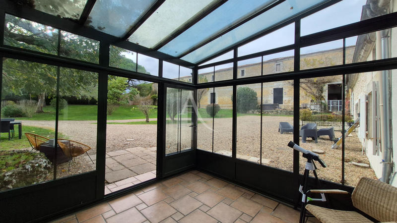 Demeure - 270 m² - 8 pièces