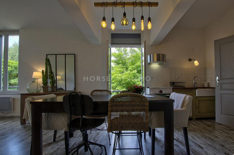 Propriété - 900 m² - 25 pièces