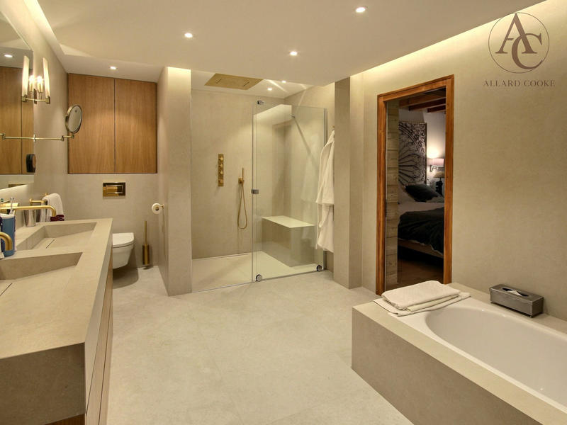 Châlet - 585 m² - 11 pièces