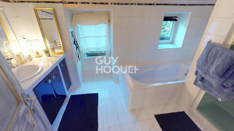 Maison - 417 m² - 15 pièces