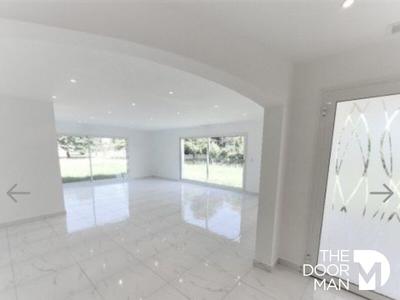 Maison - 202 m² - 10 pièces