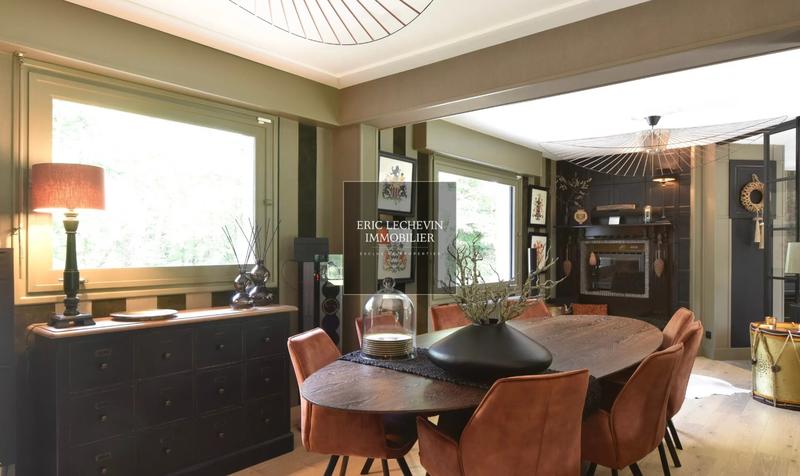 Maison - 370 m² - 16 pièces