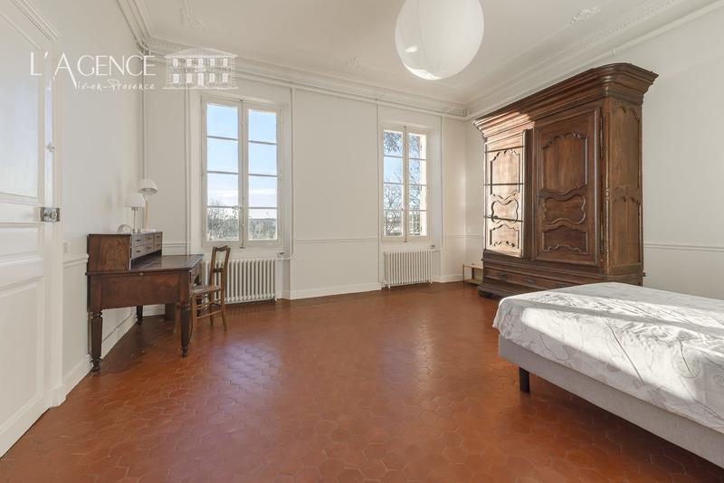 Maison - 229 m² - 8 pièces