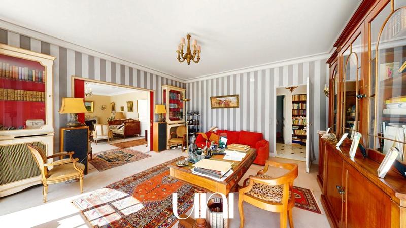 Maison - 318 m² - 8 pièces