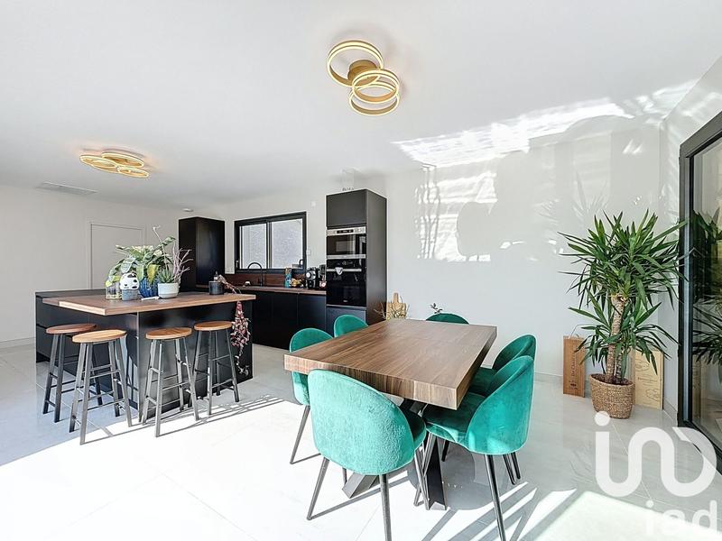 Maison - 140 m² - 5 pièces