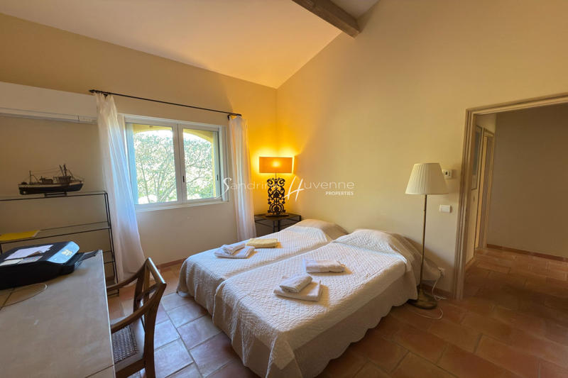 Maison - 280 m² - 7 pièces