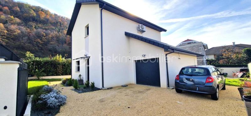 Maison - 93 m² - 4 pièces