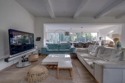 Villa - 300 m² - 6 pièces