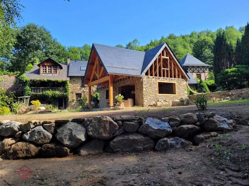 Propriété - 280 m² - 10 pièces