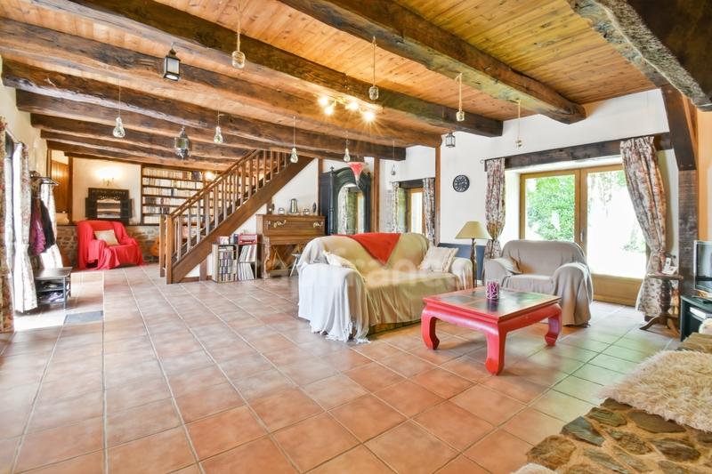 Longère - 240 m² - 8 pièces