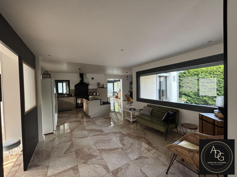 Maison - 210 m² - 6 pièces