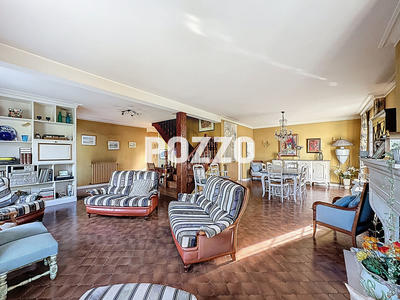 Maison - 180 m² - 7 pièces