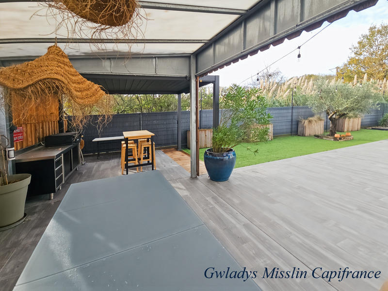 Propriété - 441 m² - 9 pièces