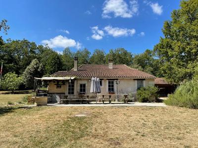 Maison - 650 m² - 23 pièces