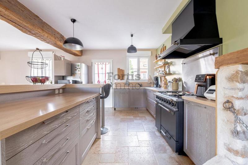 Corps de ferme - 353 m² - 11 pièces