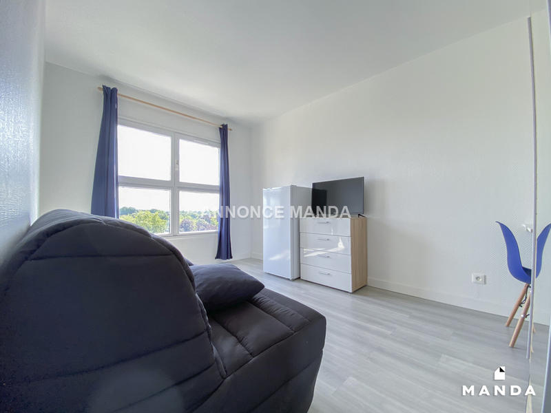 Chambre - 10 m² - 7 pièces