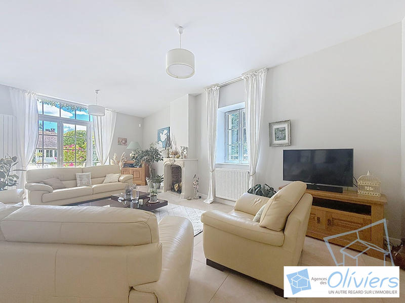 Maison - 312 m² - 11 pièces