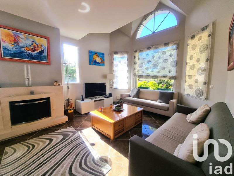 Maison - 202 m² - 9 pièces