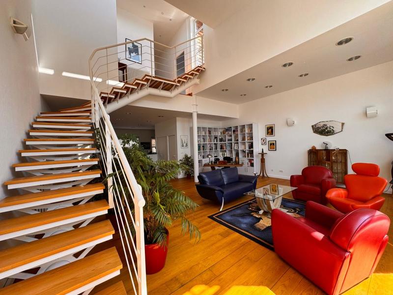 Loft - 176 m² - 4 pièces