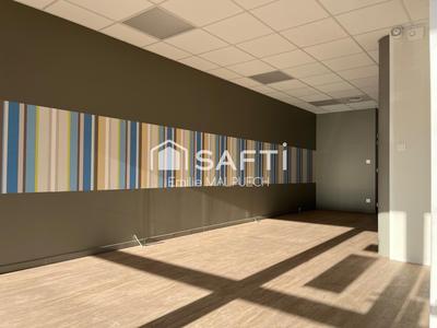 Local commercial - 76 m² - 4 pièces