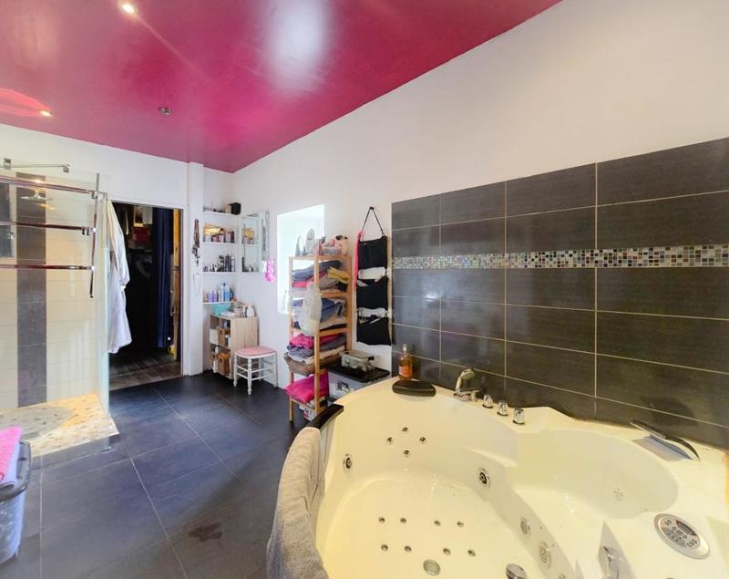 Maison - 220 m² - 5 pièces